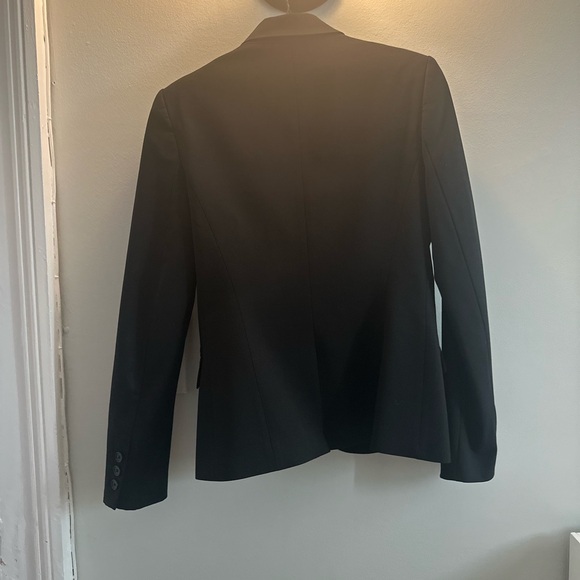 REVOLVE X THEORY Etiennette Blazer Size: 4, like new condition, in Black - Picture 7 of 11